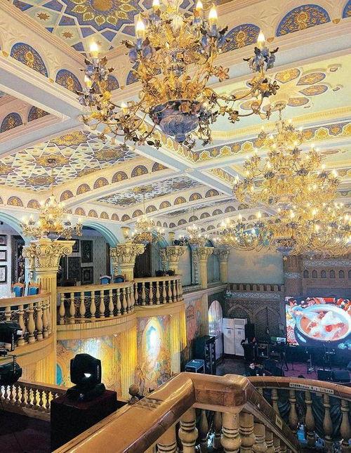 新疆人住宫殿娱乐吃瓜